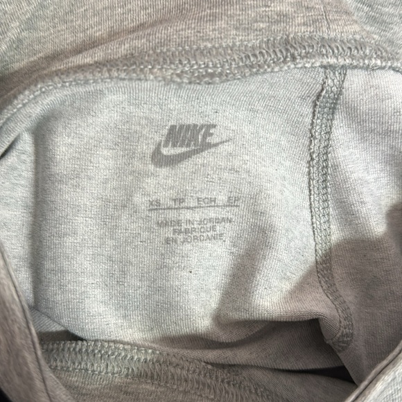 New with tags: Nike women’s tight fit, high-rise, full length leggings, size XS - Picture 6 of 7